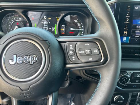 Used 2024 Jeep Wrangler Unlimited Rubicon 4xe AWD/4WD image 24