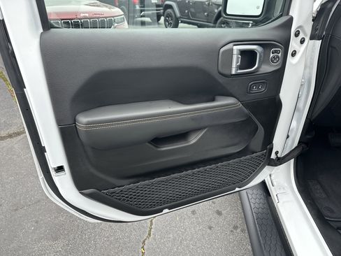 Used 2025 Jeep Wrangler Sahara w/ Safety Group image 12