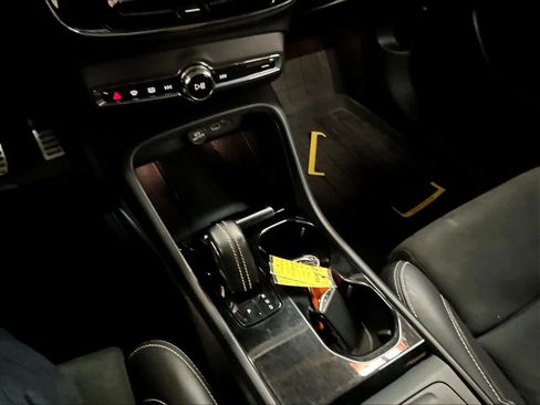 Used 2021 Volvo XC40 P8 Recharge image 36