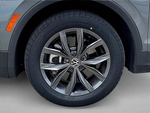 Used 2023 Volkswagen Tiguan SE FWD image 10