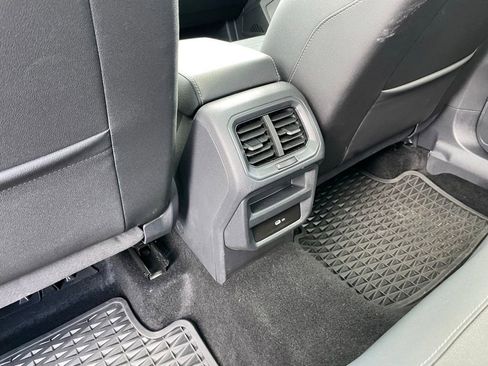 Certified 2025 Volkswagen Taos SE image 6