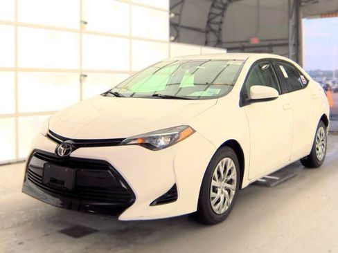 Used 2018 Toyota Corolla LE FWD image 6