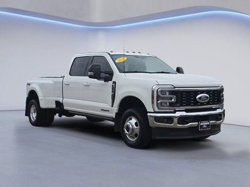 Used 2025 Ford F350 Lariat w/ Lariat Ultimate Package image 2