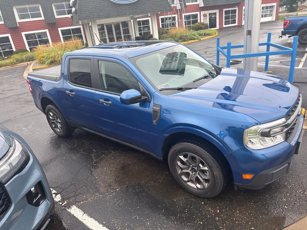 Used 2023 Ford Maverick XLT w/ XLT Luxury Package FWD image 2