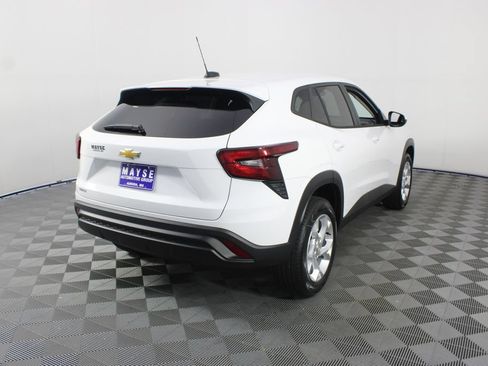 New 2026 Chevrolet Trax LS w/ LS Convenience Package FWD image 23