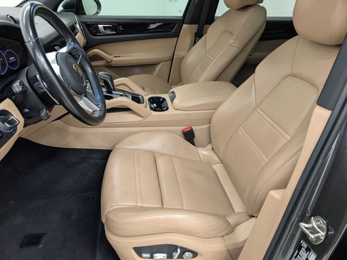 Used 2021 Porsche Cayenne image 5