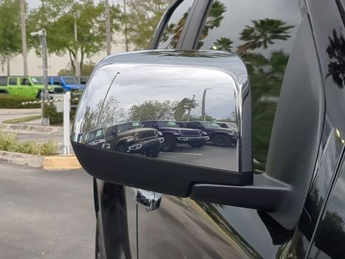 Used 2022 GMC Canyon Denali w/ Denali Black Edition Package image 12