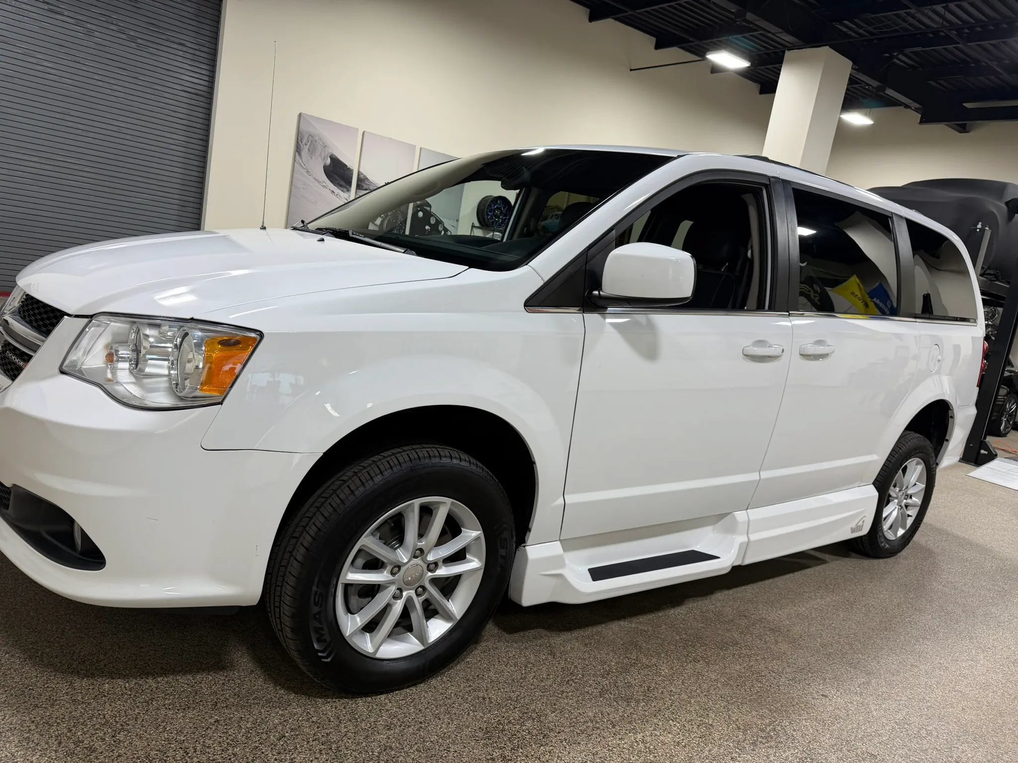 Used 2019 Dodge Grand Caravan SXT FWD image 11