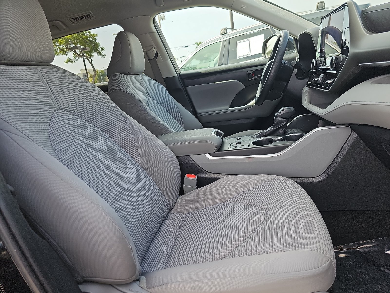 Used 2023 Toyota Highlander L FWD image 10
