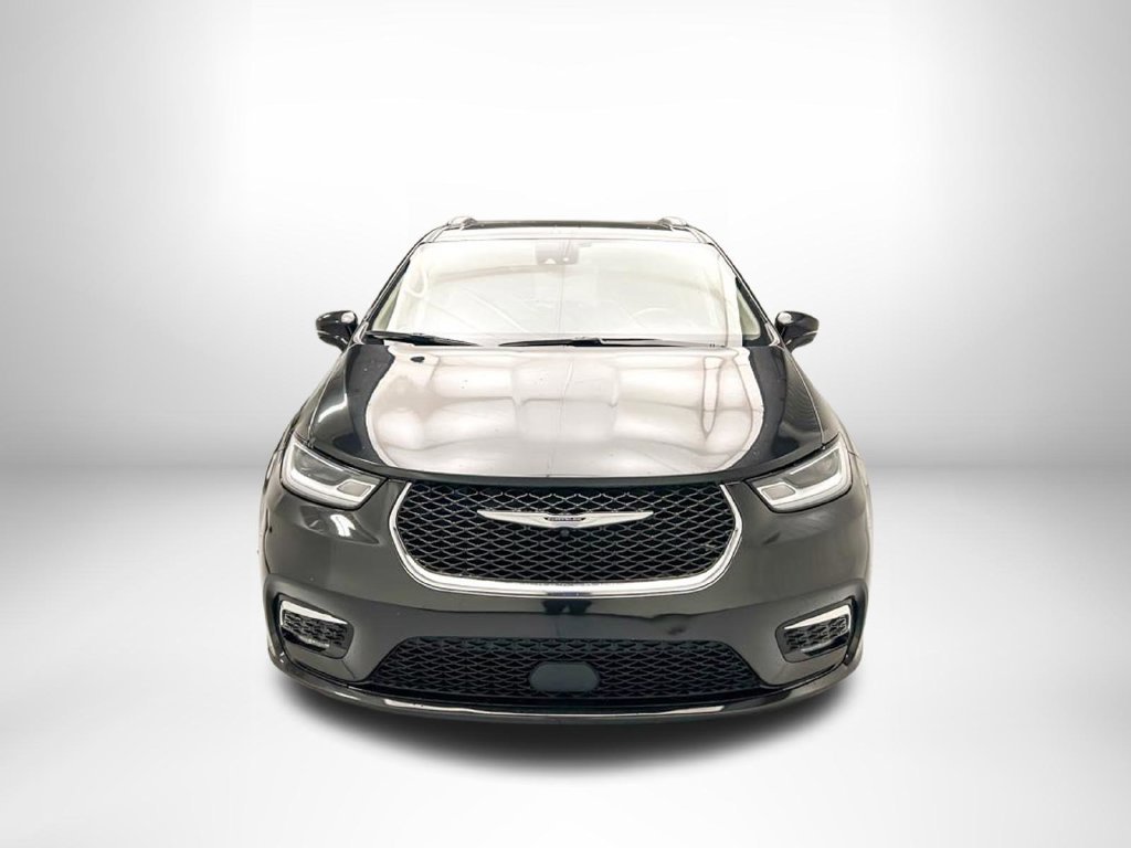 Used 2022 Chrysler Pacifica Touring-L FWD image 2