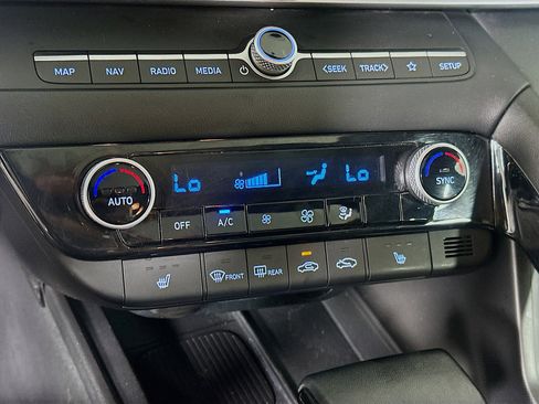 Used 2025 Hyundai Elantra SEL FWD image 23