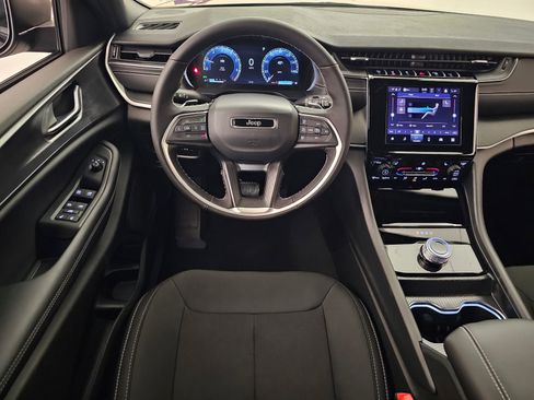 New 2026 Jeep Grand Cherokee L Laredo image 17