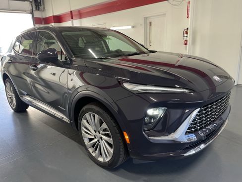 New 2026 Buick Envision Avenir image 3