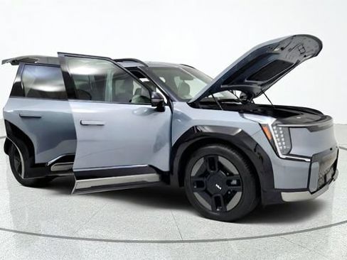 Used 2024 Kia EV9 GT-Line AWD/4WD image 11