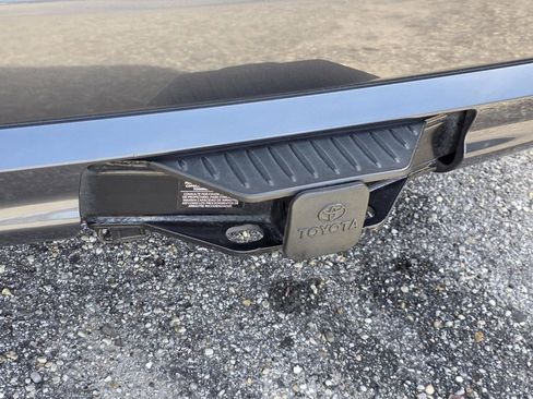 Used 2023 Toyota Highlander Limited image 32