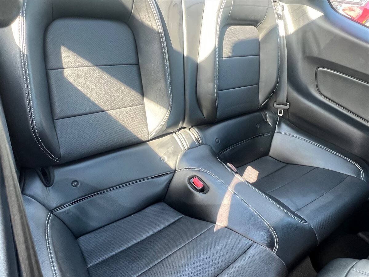 Used 2022 Ford Mustang Premium RWD image 9