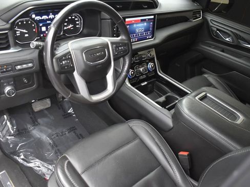 Used 2021 GMC Yukon XL Denali w/ Denali Premium Package AWD/4WD image 12