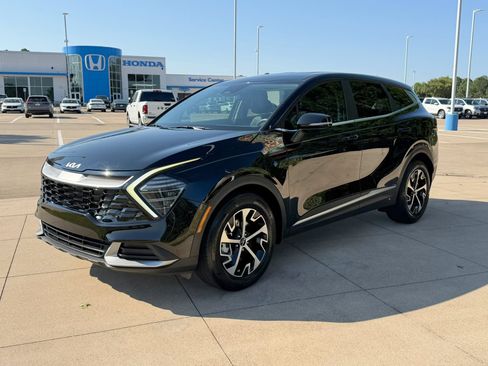 Used 2024 Kia Sportage EX FWD image 3
