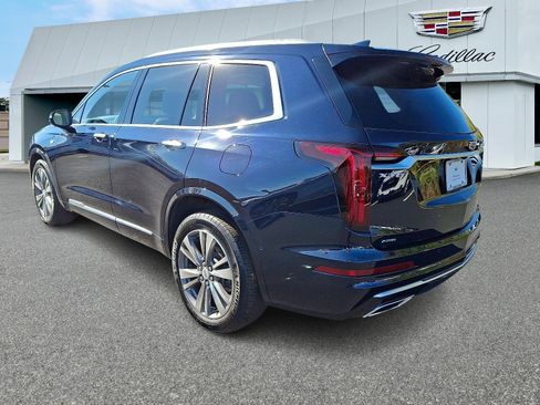 Used 2021 Cadillac XT6 Premium Luxury image 3