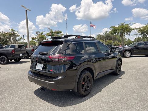 Used 2025 Nissan Rogue SV AWD/4WD image 3