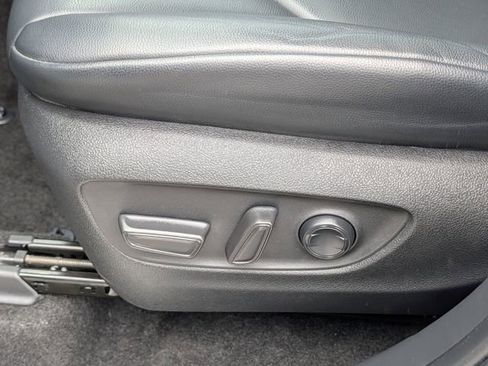 Used 2023 Toyota Highlander XLE FWD image 26