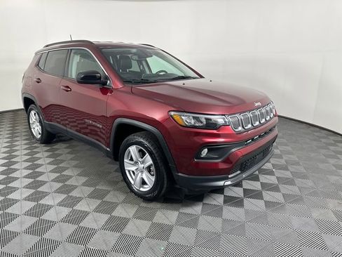 Certified 2022 Jeep Compass Latitude w/ Convenience Group AWD/4WD image 12