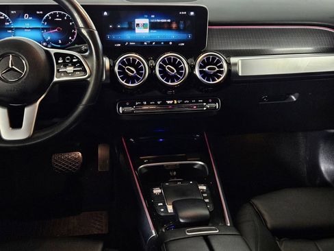 Used 2021 Mercedes-Benz GLB 250 w/ Premium Package image 7