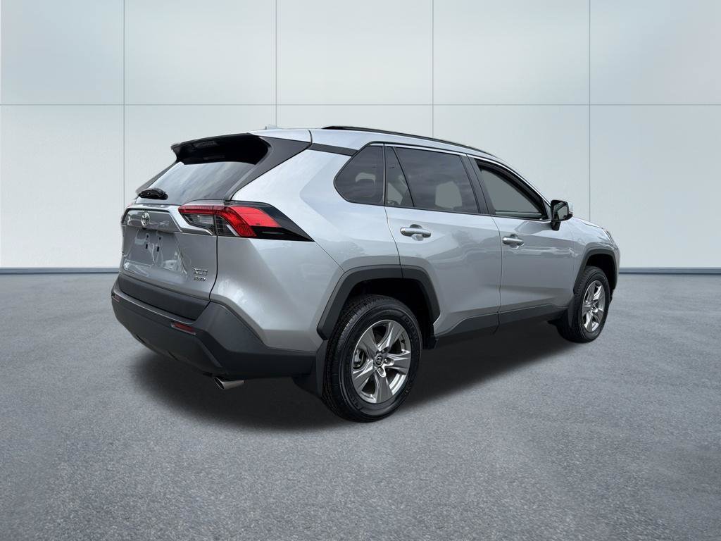 Used 2024 Toyota RAV4 XLE AWD/4WD image 5