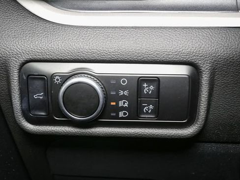 Used 2023 Ford Explorer XLT AWD/4WD image 34