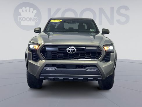 Used 2025 Toyota Tacoma TRD Off-Road AWD/4WD image 4
