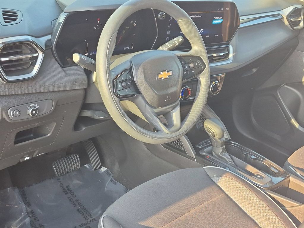 Used 2025 Chevrolet TrailBlazer LT AWD/4WD image 14