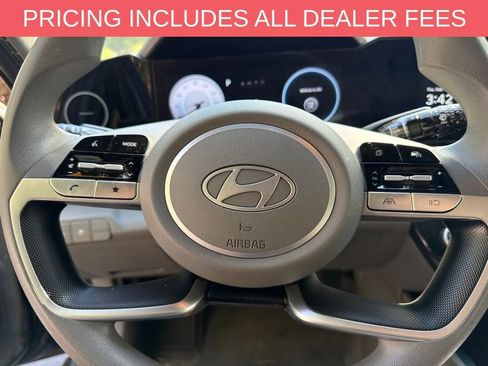 Used 2024 Hyundai Elantra SEL FWD image 15