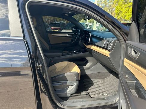 Used 2024 Volkswagen Atlas Cross Sport SE image 42