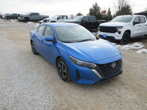 Used 2024 Nissan Sentra SV image 2