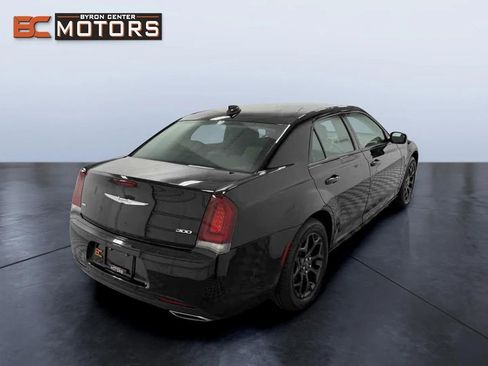 Used 2019 Chrysler 300 Touring w/ Sport Appearance Package image 6