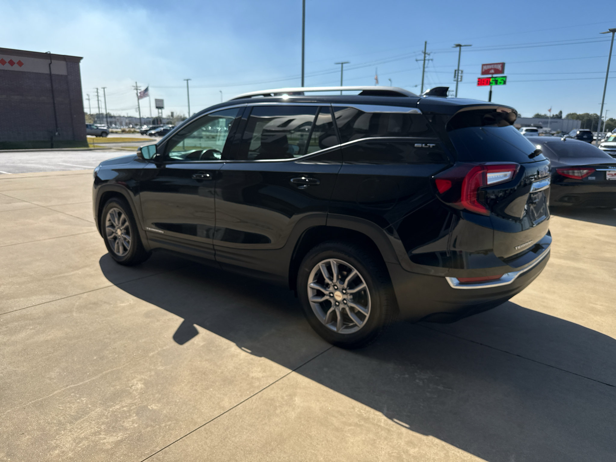 Used 2022 GMC Terrain SLT FWD image 5