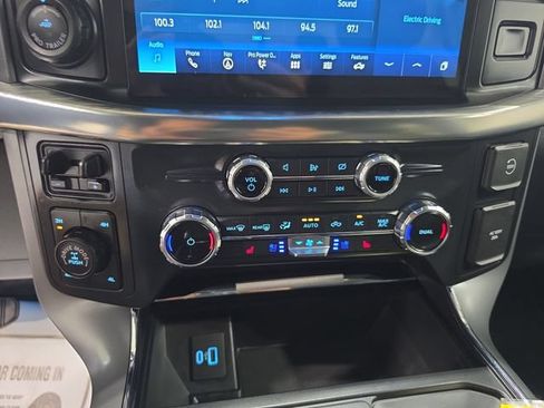 Used 2022 Ford F150 Lariat w/ Trailer Tow Package AWD/4WD image 15