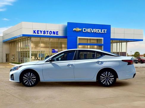 Used 2025 Nissan Altima 2.5 SV image 4