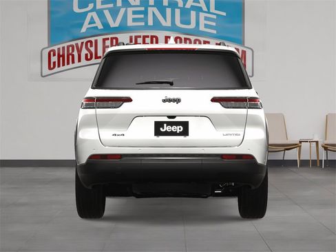 New 2025 Jeep Grand Cherokee L Limited w/ Black Appearance Package image 10