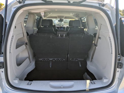 Used 2024 Chrysler Pacifica Touring-L image 13