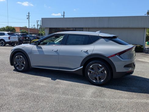 New 2025 Kia EV6 Light w/ Light LR Technology Package image 6