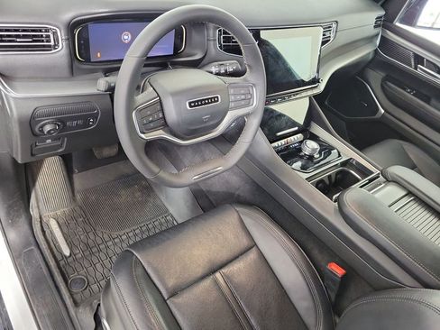Used 2024 Jeep Wagoneer Series II RWD image 11