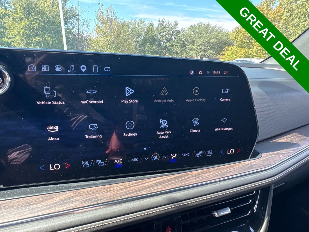 Used 2025 Chevrolet Suburban Premier AWD/4WD image 21