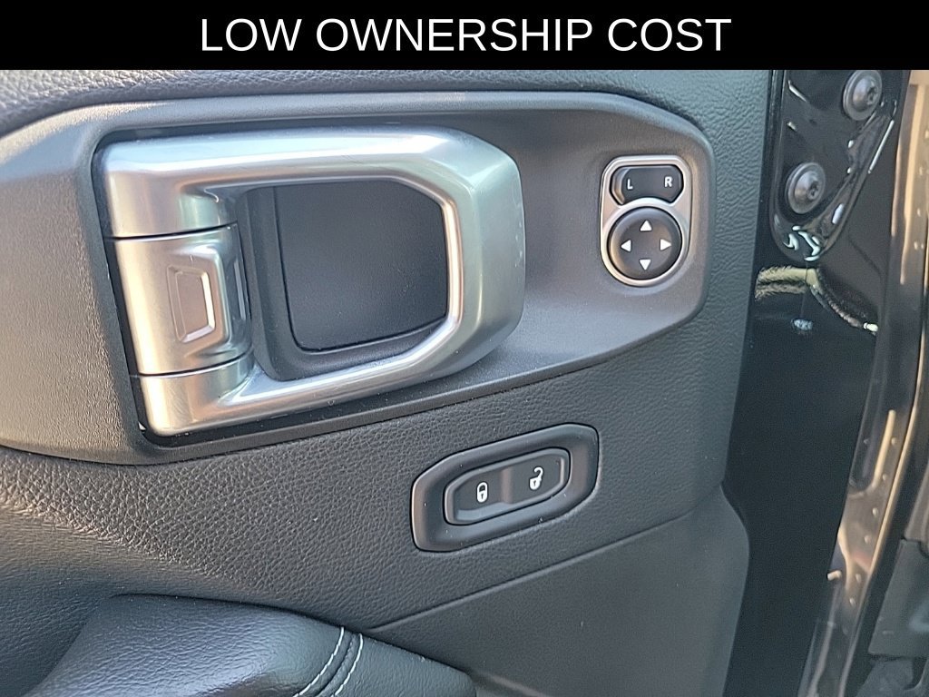 Used 2018 Jeep Wrangler Unlimited Sahara w/ Cold Weather Group AWD/4WD image 19