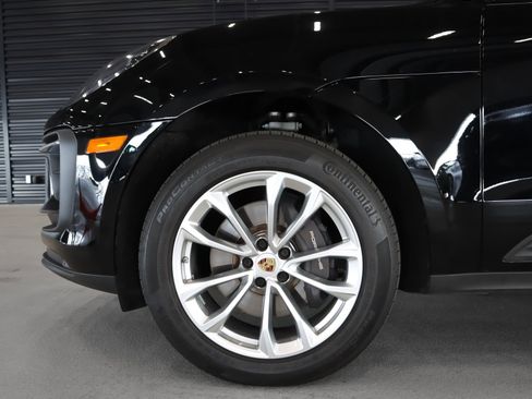 Used 2023 Porsche Macan image 12