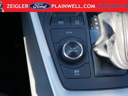 Used 2021 Toyota RAV4 LE AWD/4WD image 21
