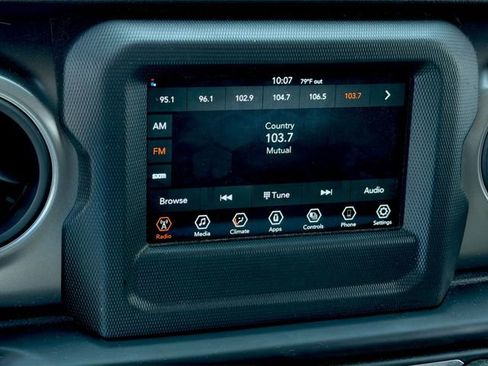 Used 2022 Jeep Gladiator Sport AWD/4WD image 14
