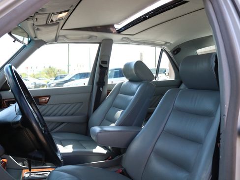 Used 1990 Mercedes-Benz 300 SE image 14