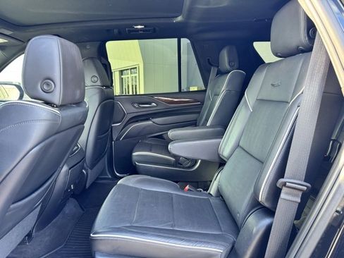 Used 2023 Cadillac Escalade Premium Luxury image 8