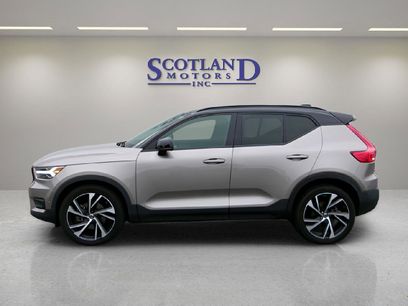 Used 2022 Volvo XC40 T5 R-Design w/ Advanced Package